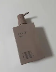 【AKNIR】アクニー　シャンプー　ローズ×サンダルウッドのサムネイル