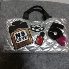 シルバーキルティングハンドバッグ