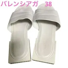 メルカリ最安値バレンシアガロゴヒール白レザーサンダル38 box sandalsのサムネイル