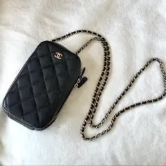 CHANEL ブラック キルティング スマホショルダーバッグ