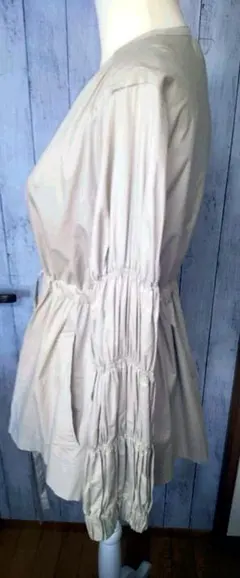 ザラ✜ベージュ✜袖シャーリングジャケット