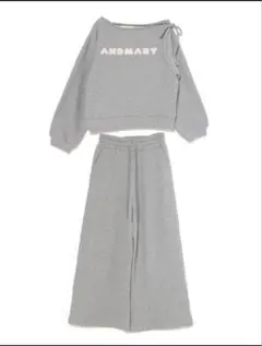 Andmary mary logo loose set up gray