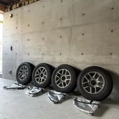 ジムニーJB64 スタッドレス　純正アルミ　走行1000キロ　カバー付のサムネイル