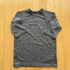 Nike キッズ　DRI-FIT グレー ラッシュガード