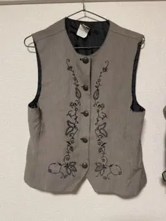 グレー 刺繍入り ノースリーブベスト