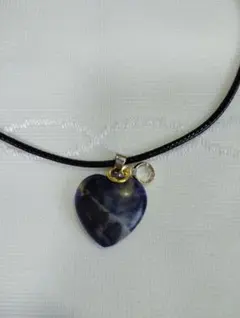 夏のTシャツに合う　ハート型 ネックレス　天然石ブルー