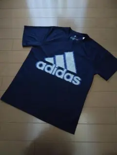 adidas ネイビー Tシャツ　Lサイズ