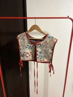 【美品】花柄刺繍つけ襟ベスト クロップドデザイン