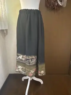 お値下げ　正絹 作家物　黒留袖リメイク　ロングスカート　花柄　豪華金彩
