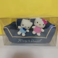 【激レア】キティ & ダニエル デニムソファ ぬいぐるみセット 激レア】キティ & ダニエル デニムソファ ぬいぐるみセット - 일본구매