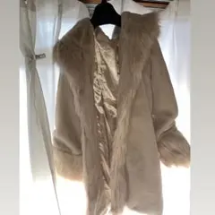 フード付きベージュ ファーコート rady