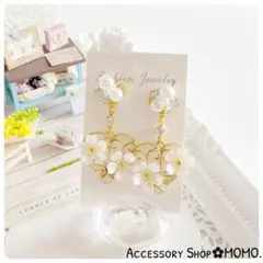 ビジュー♡フラワー・:*ハンドメイドピアスorイヤリング♡・:*