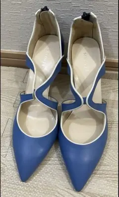 青いカットアウトデザインハイヒール