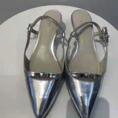 コーチ　シルバー ポインテッドトゥ バックベルトサンダル