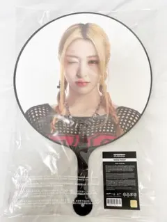 LE SSERAFIMルセラフィム　うちわ　ユンジン　まとめ売り Le Sserafim ユンジン うちわ - メルカリ