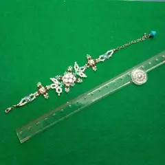 花モチーフ ビーズブレスレット
