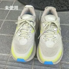 ホカオネオネ　スニカー