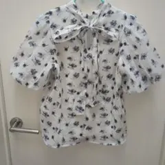 期間限定値下☆娘の断捨離☆【GRL】花柄ブラウス