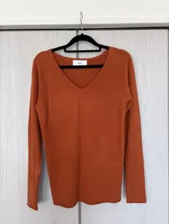 AZUL オレンジ Vネック 長袖ニット