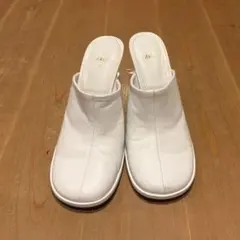 値下げOK⭕️ZARA ホワイト ミュール ヒールサンダルのサムネイル