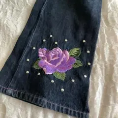 紫のバラ刺繍　デニムパンツ