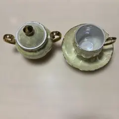 ティーカップとシュガーポットセット