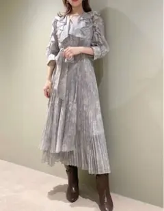 美品！snidelスナイデル フリルプリーツプリントワンピース