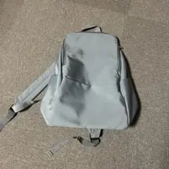 グレー色　リュック