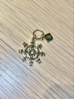 CHANEL 雪の結晶デザイン チャーム