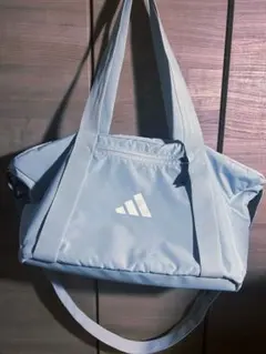 adidas トラベルバッグ　スポーツバッグ