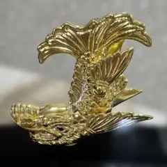 金色の魚のクリスタル置物