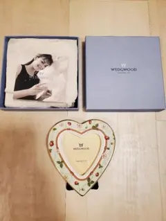 ウェッジウッド　ワイルドストロベリー　ハート　写真立て　フォトフレーム