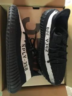 Yeezy Boost 350 V2 ブラック/ホワイト