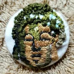 刺繍ブローチ　大仏風