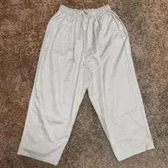 ライトベージュ　 イージーパンツ　テーパードパンツ