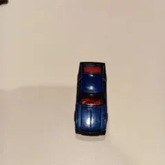 青いミニカー 赤い内装