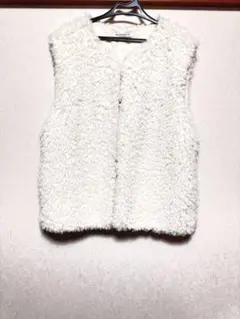 BEAUTY&YOUTH ホワイトファーベスト