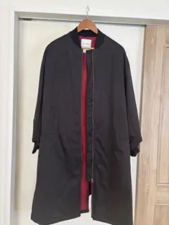 mal.黒のロングコート 赤裏地 ギャザー袖試着のみです。
