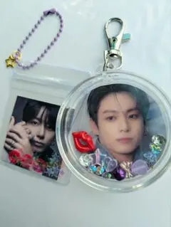 【Chi⭐︎Kook】BTS ジョングク アクリルチャーム① シャカシャカ BTSジョングクシャカシャカキーホルダーセット - メルカリ