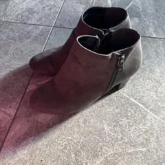 ジェリービーンズ　グレージュ　スエードブーツ 中ヒール