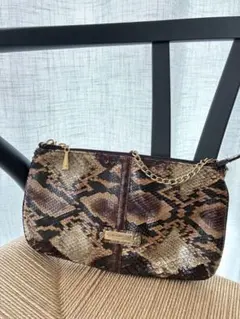 ヘビ柄クラッチバッグ　ポーチ　ゴールドチェーン