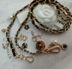 シャネル　ホリデー　ノベルティチャーム　※ ロングスマホホルダー