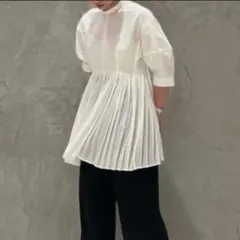 クラネ　プリーツレイヤーバルーンスリーブトップスのサムネイル