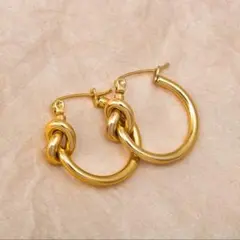 新品未使用 18K金メッキ フープピアス ノットデザイン ゴールド 金アレ対応