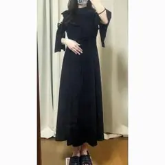 ショルダーオープンパールフレアワンピース　黒
