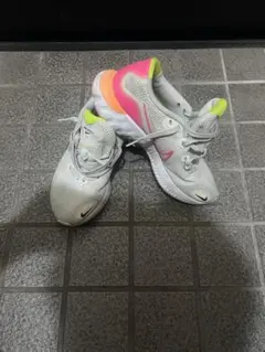 Nike ランニングシューズ ホワイト/ピンク/イエロー