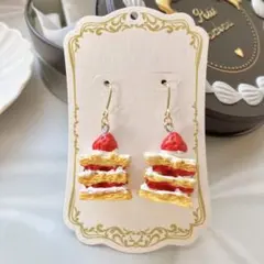 No.1808 ハンドメイド　いちごのミルフィーユパイの耳飾り