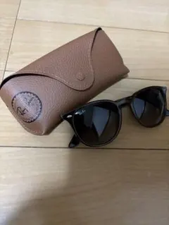 Ray-Ban キャットアイ サングラス