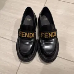 FENDI ローファー ブラック ゴールドロゴのサムネイル