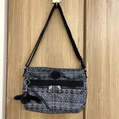 【美品】Kipling（キプリング）ショルダーバッグ モンキーチャーム付